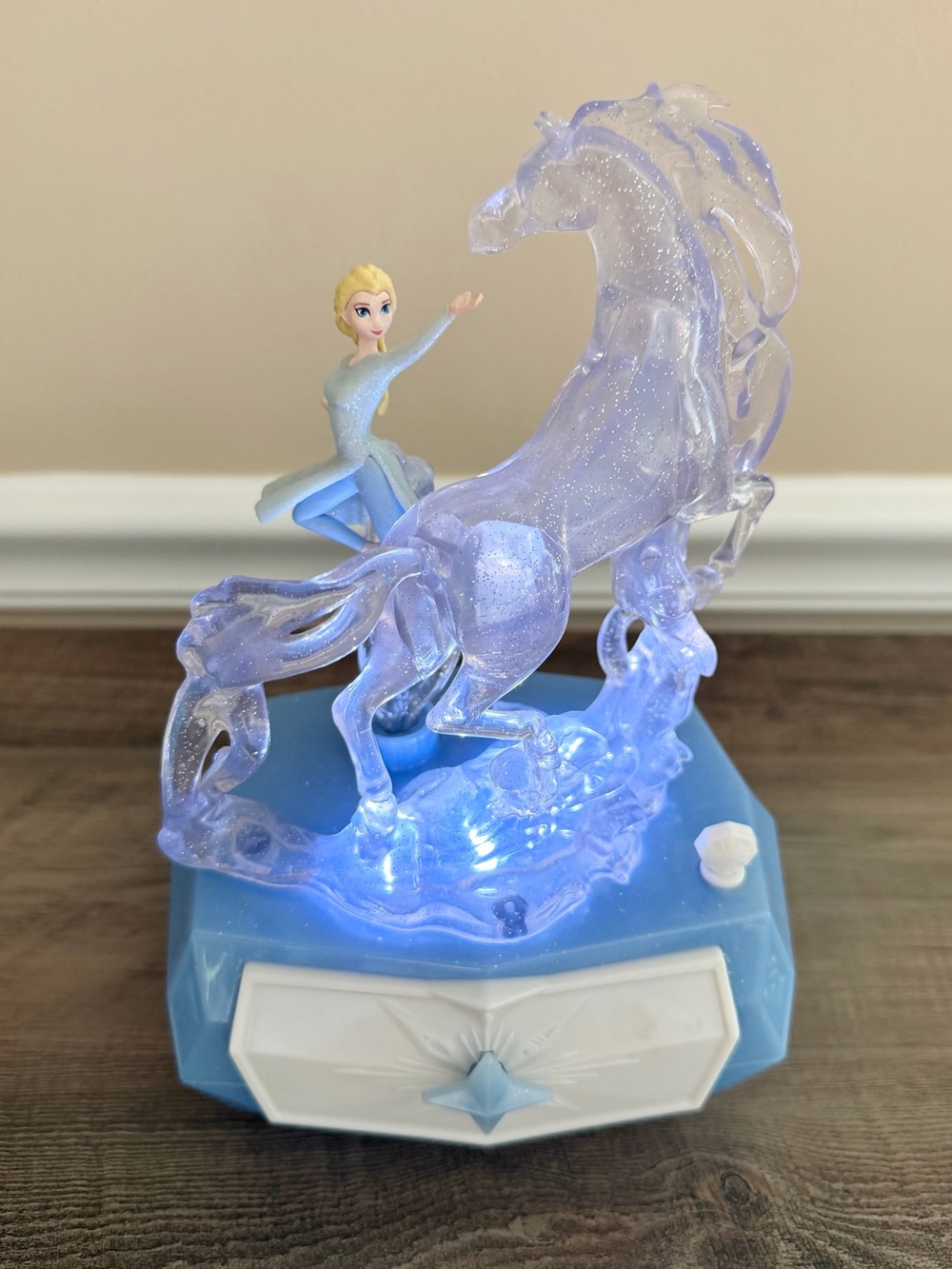 Disney Elsa Light-Up Musical Jewelry Box